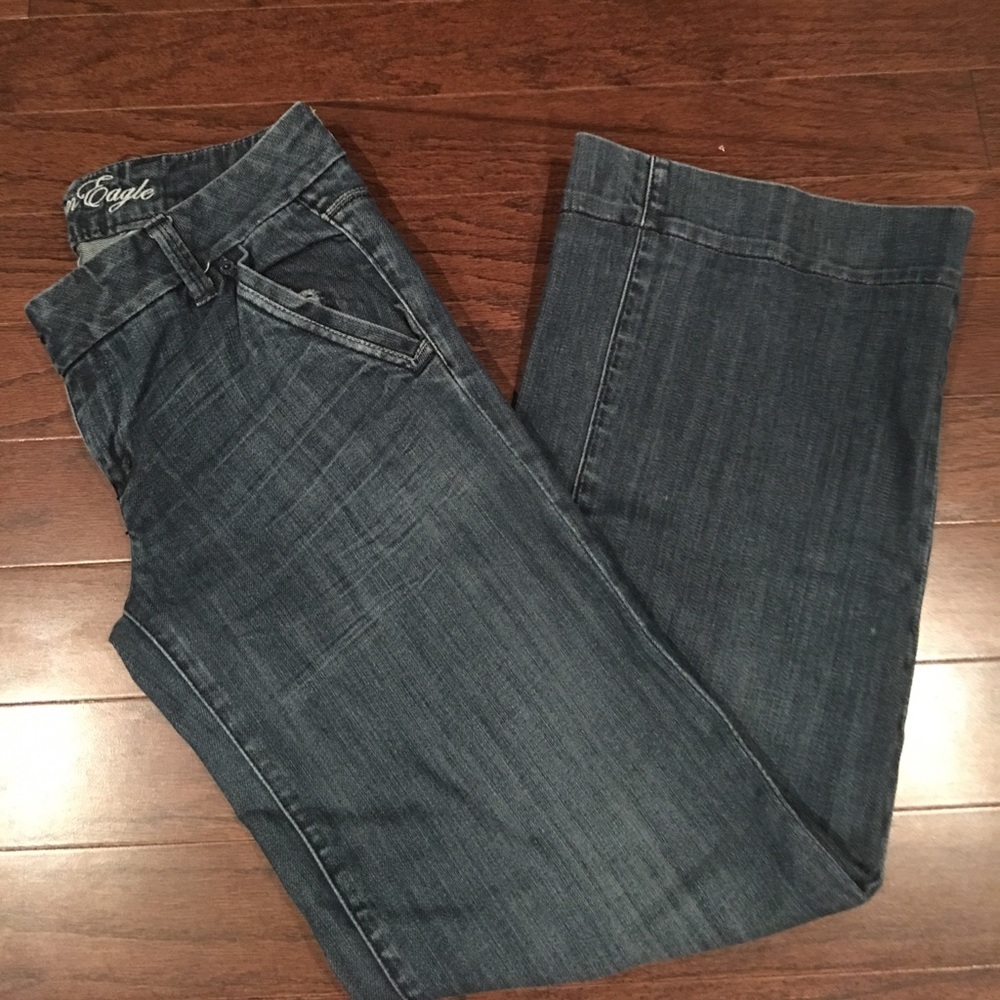 ❤️AMERICAN EAGLE JEANS SLIGHT FLARE BOTTOM❤️